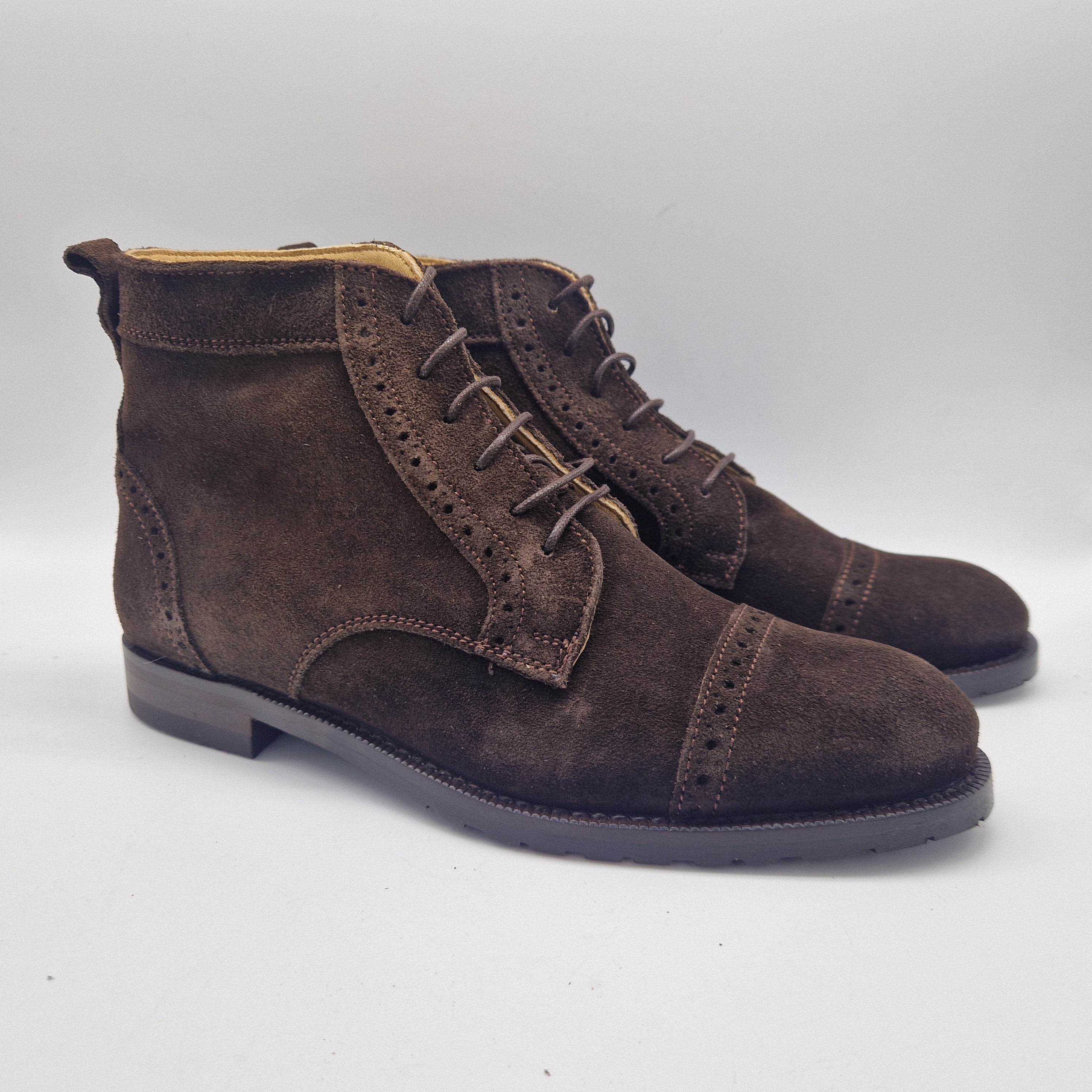 BOTITA EN SERRAJE MARRÓN