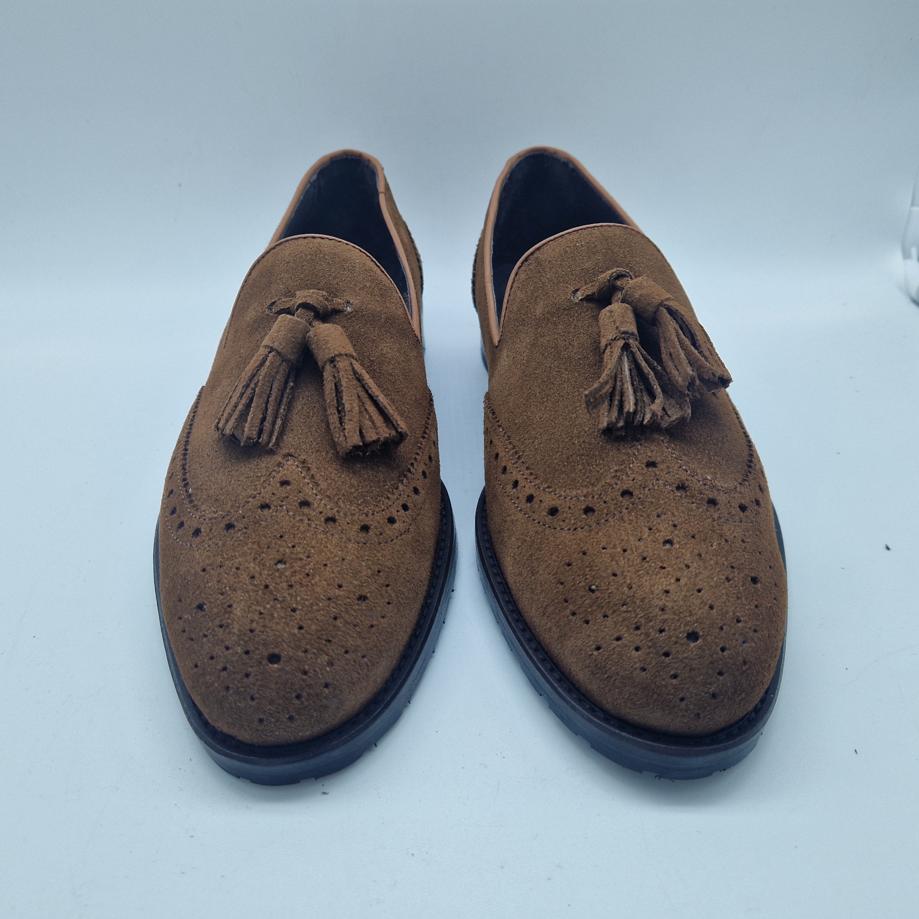 MOCASÍN DE BORLAS EN SERRAJE CUERO