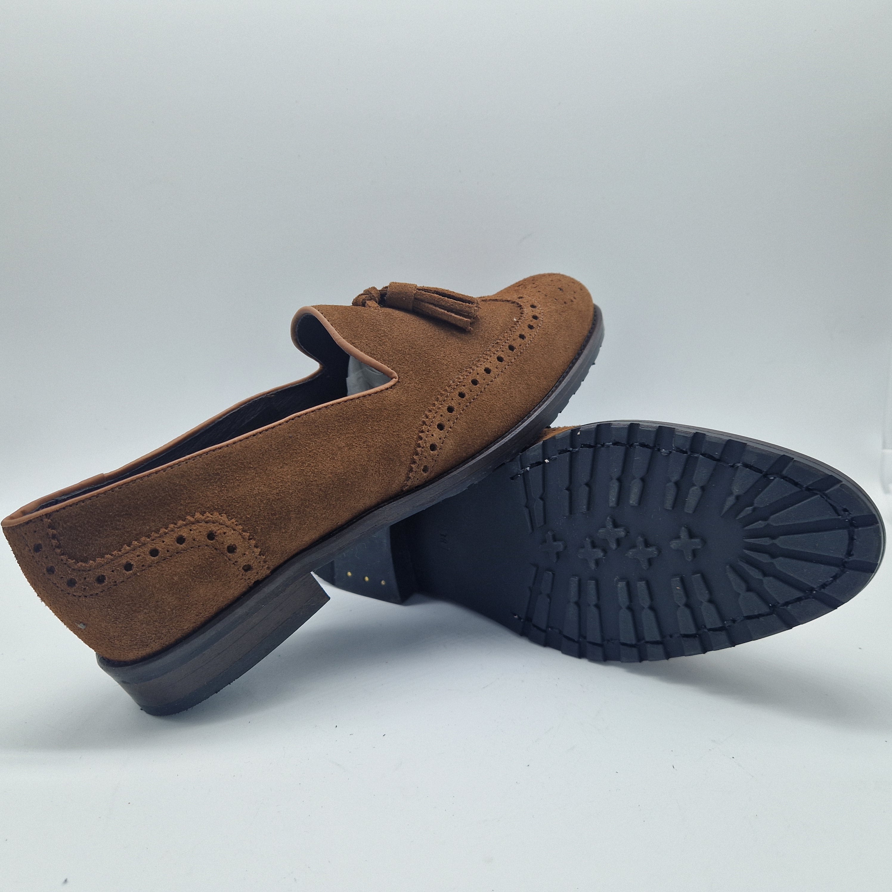 MOCASÍN DE BORLAS EN SERRAJE CUERO