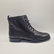 BOTÍN EN PIEL NEGRA