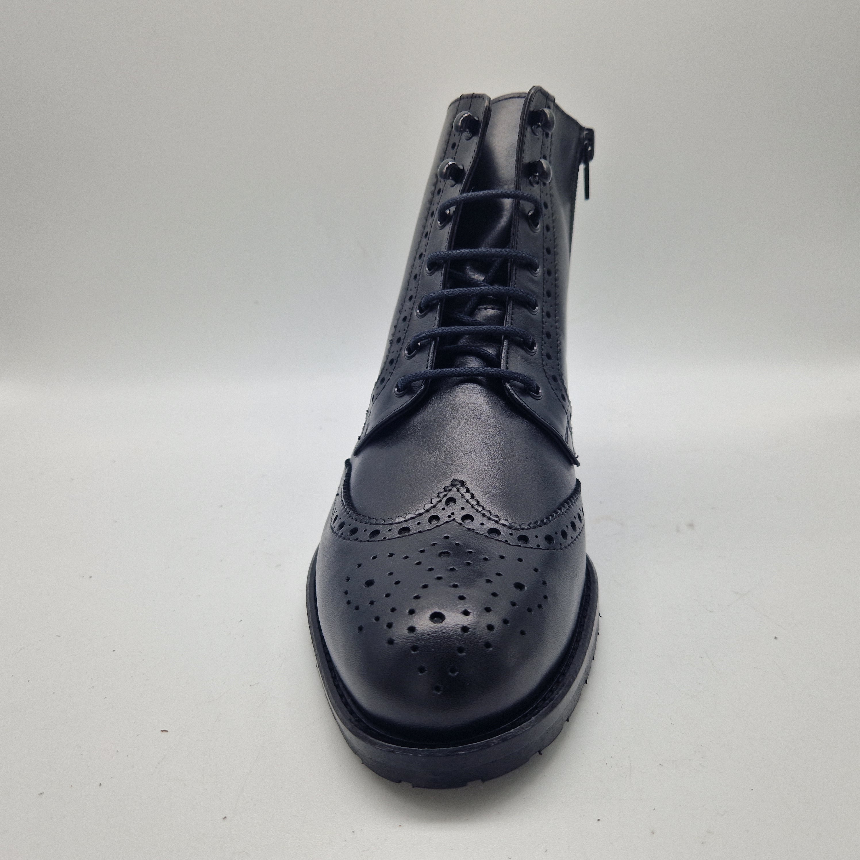 BOTÍN EN PIEL NEGRA