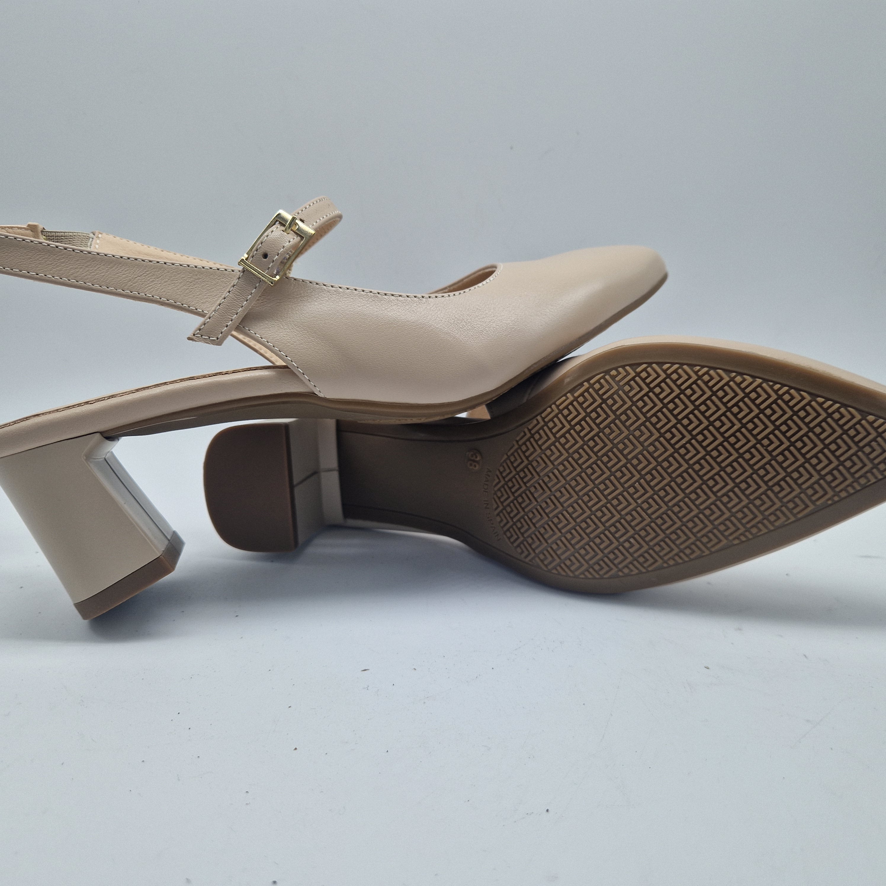 SALÓN DESTALONADO EN PIEL NUDE - 72000