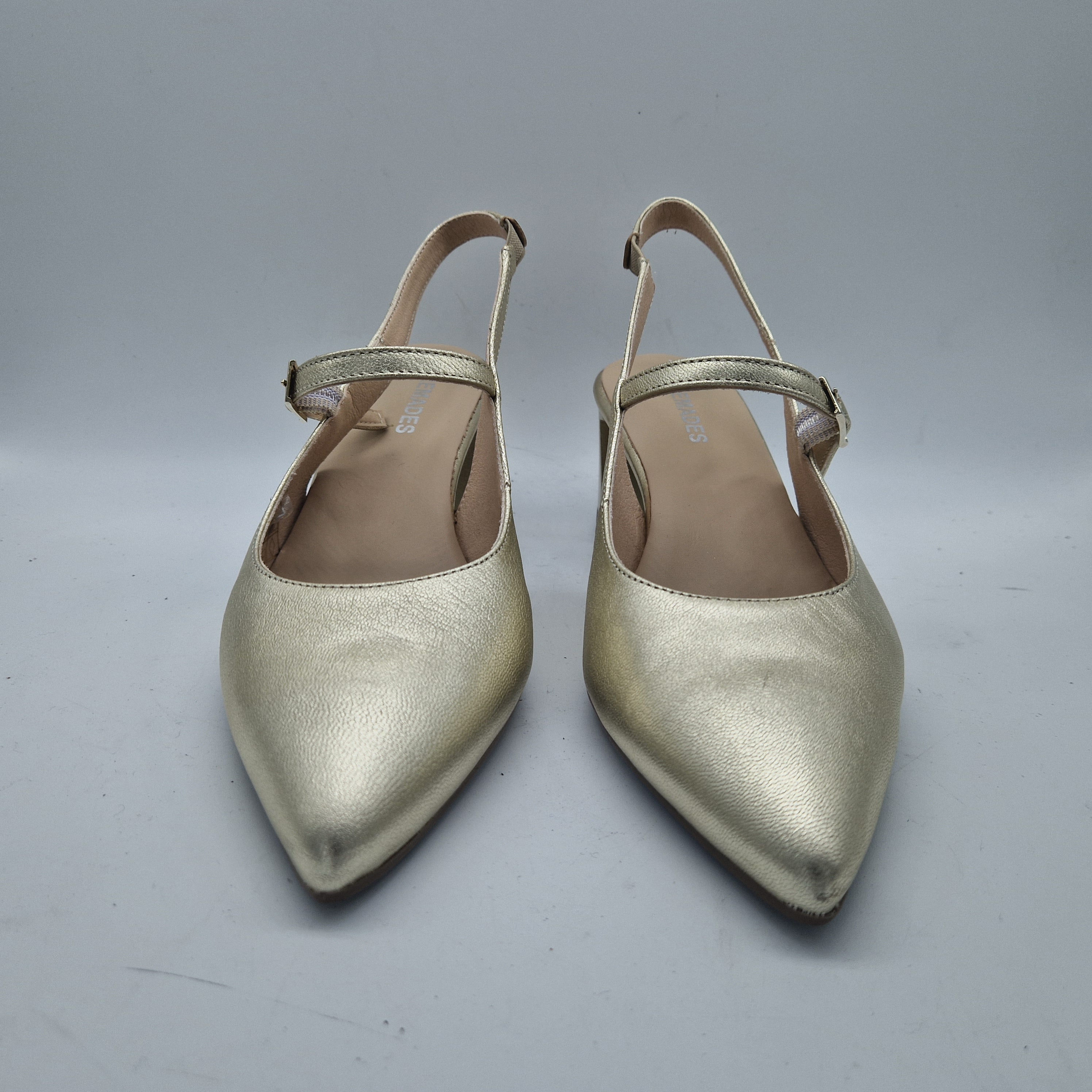 SALÓN DESTALONADO EN PIEL DORADA - 72002