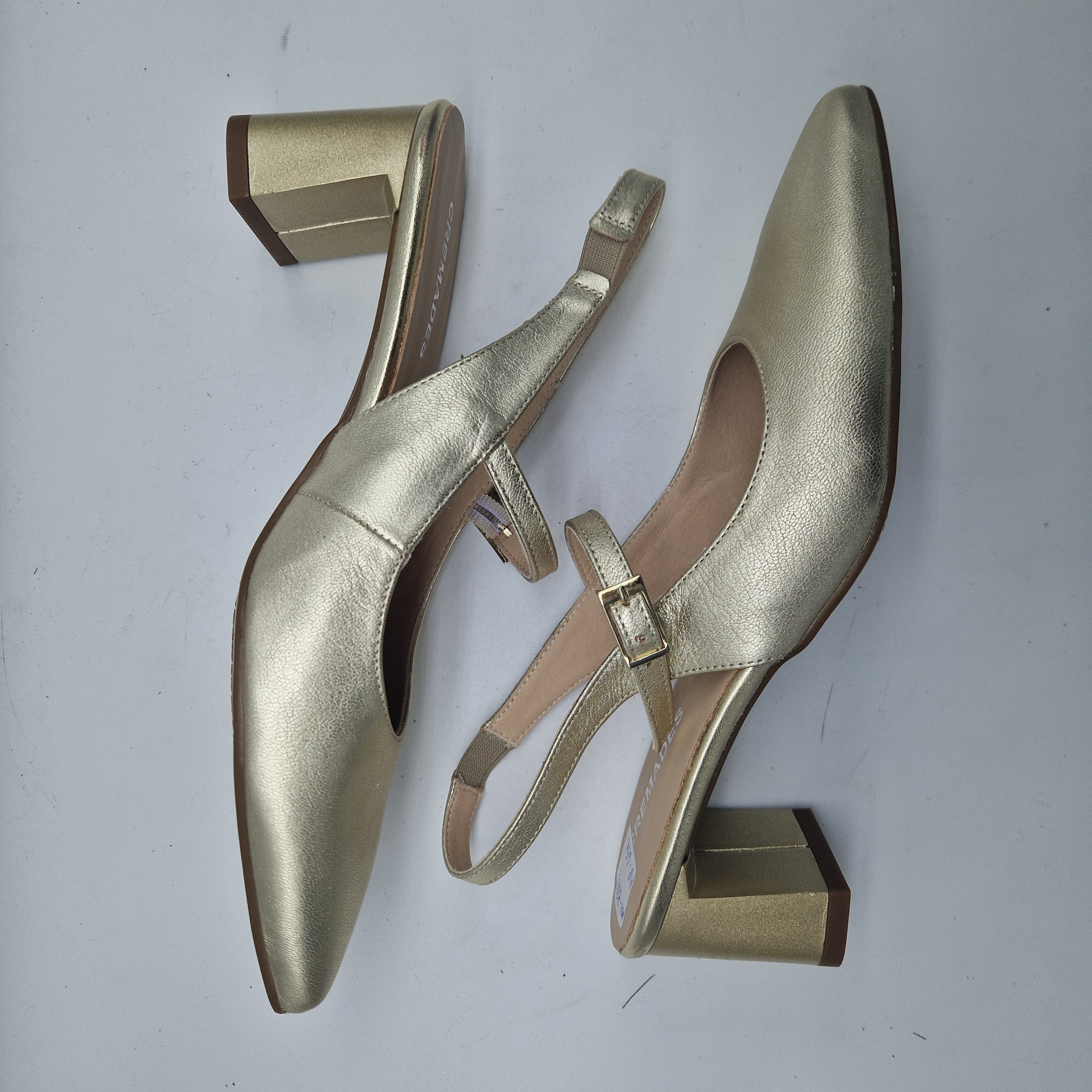 SALÓN DESTALONADO EN PIEL DORADA - 72002