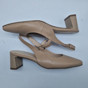 SALON DESTALONADO EN PIEL TAUPE - 72004