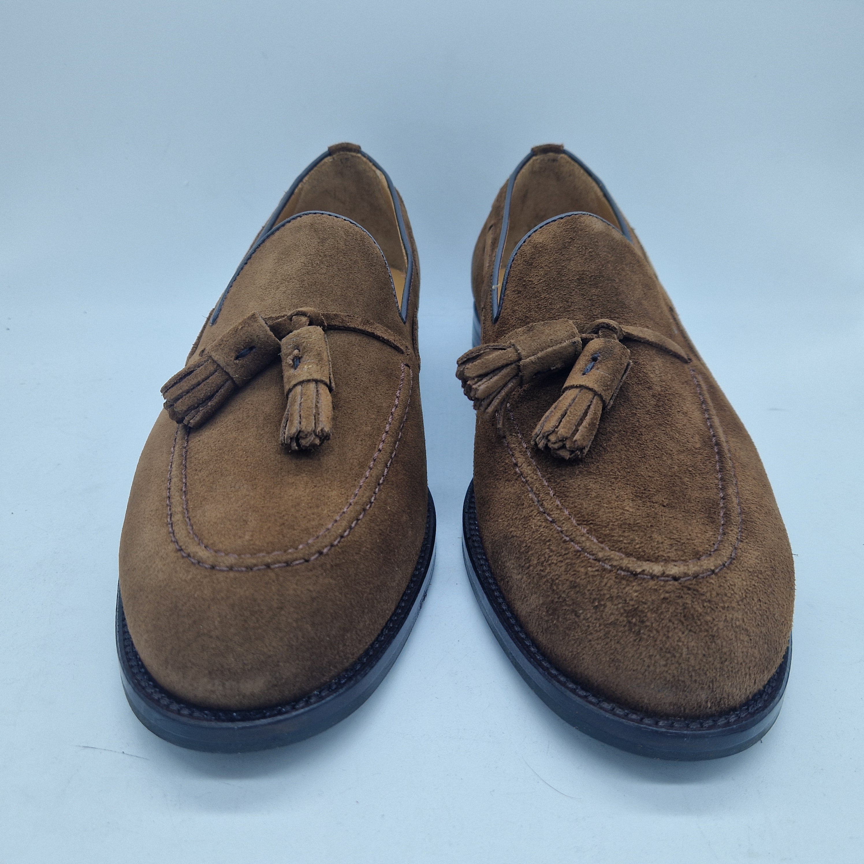 Mocasines SCHUHKONZEPT de cuero con borlas en serraje, estilo elegante y cómodo para hombre, vista lateral del calzado.