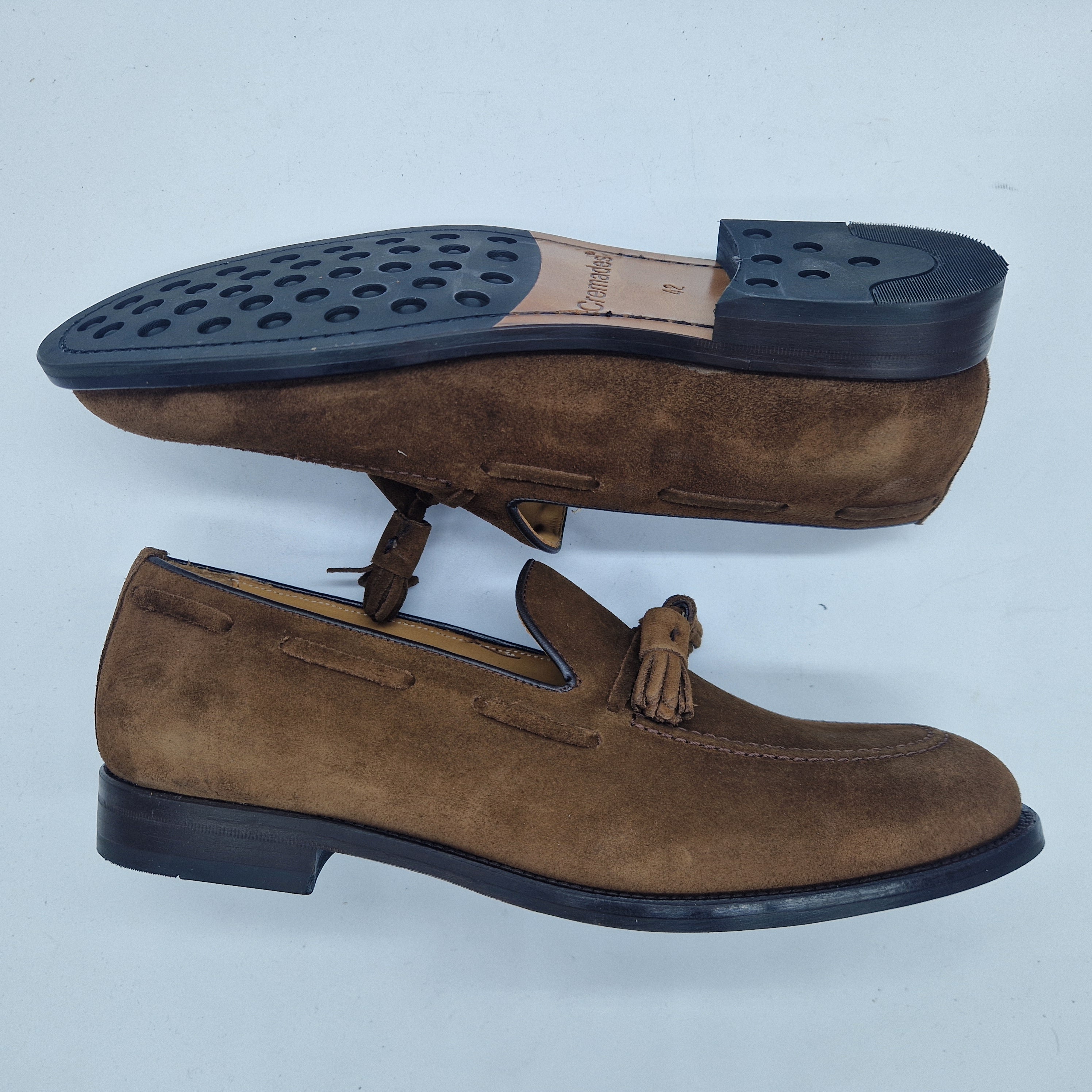 Mocasines SCHUHKONZEPT con borlas en serraje de cuero, estilo elegante y cómodo para uso diario.