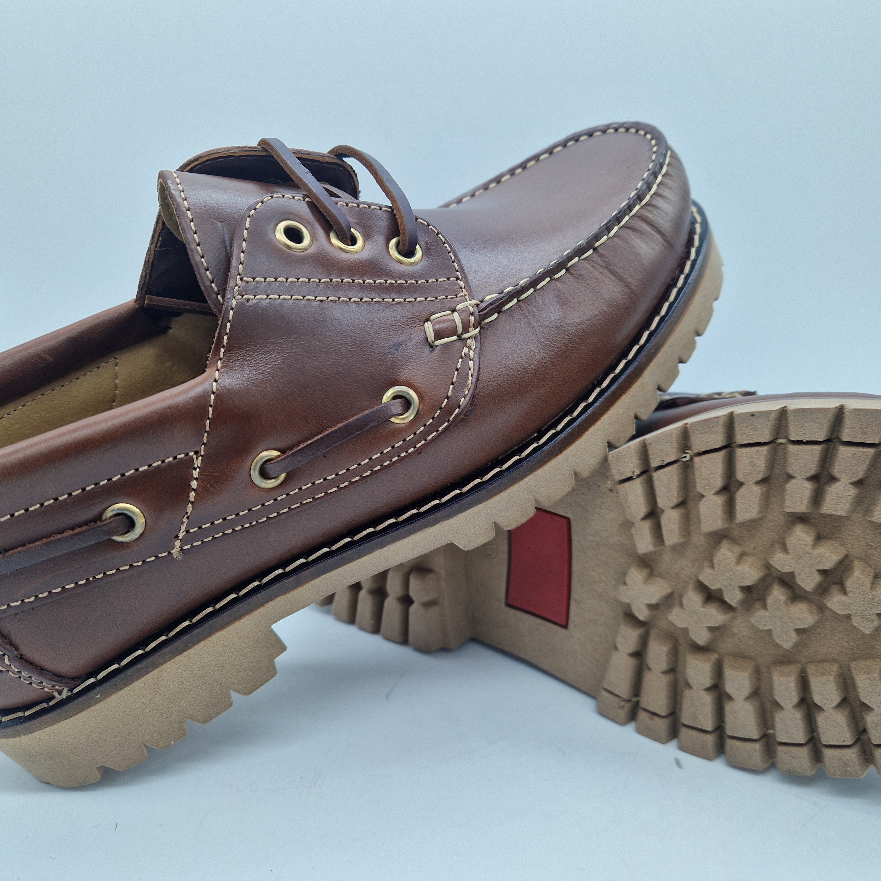 NAÚTICO EN PIEL ENGRASADA MARRÓN - 72353