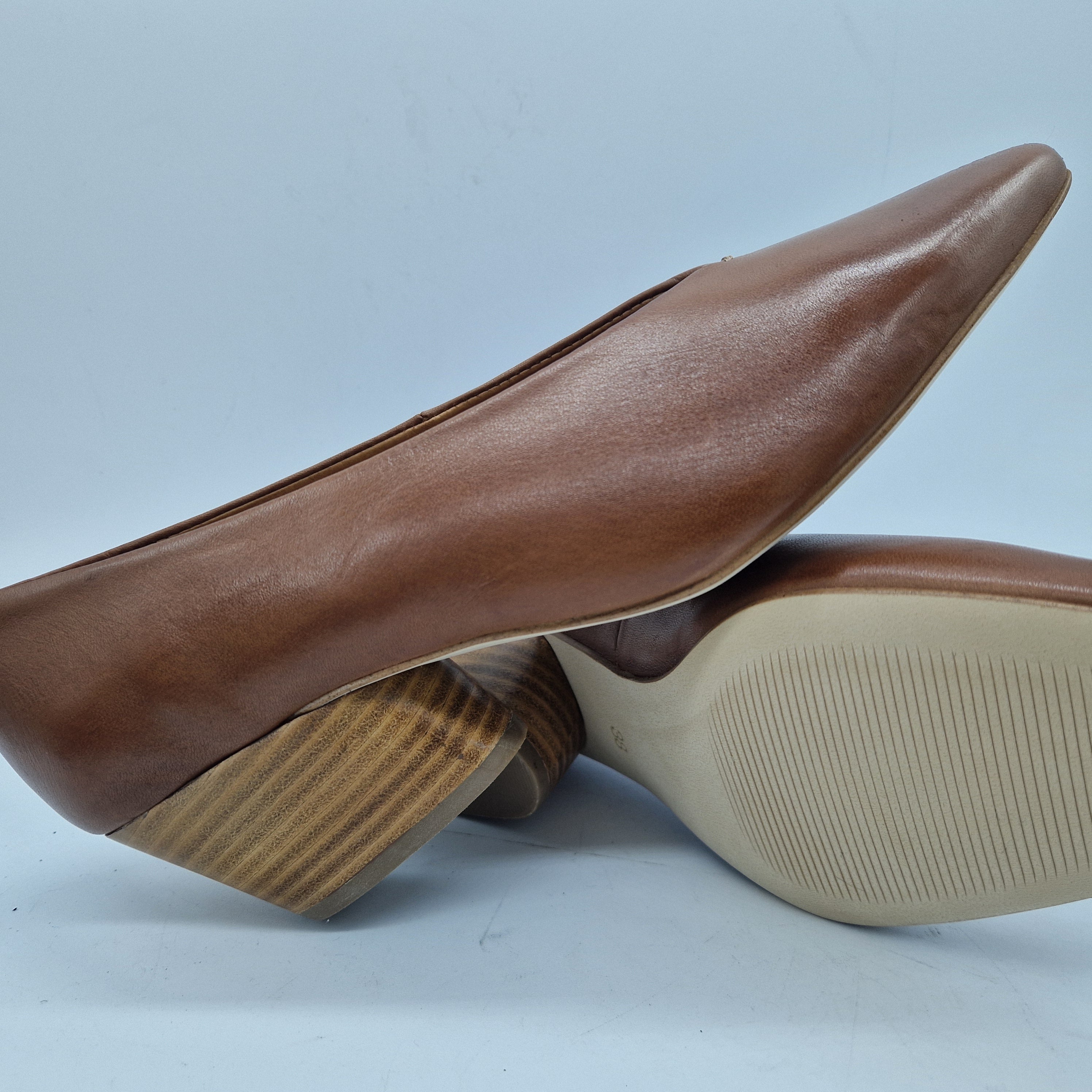 SALÓN EN PIEL CUERO - 72428