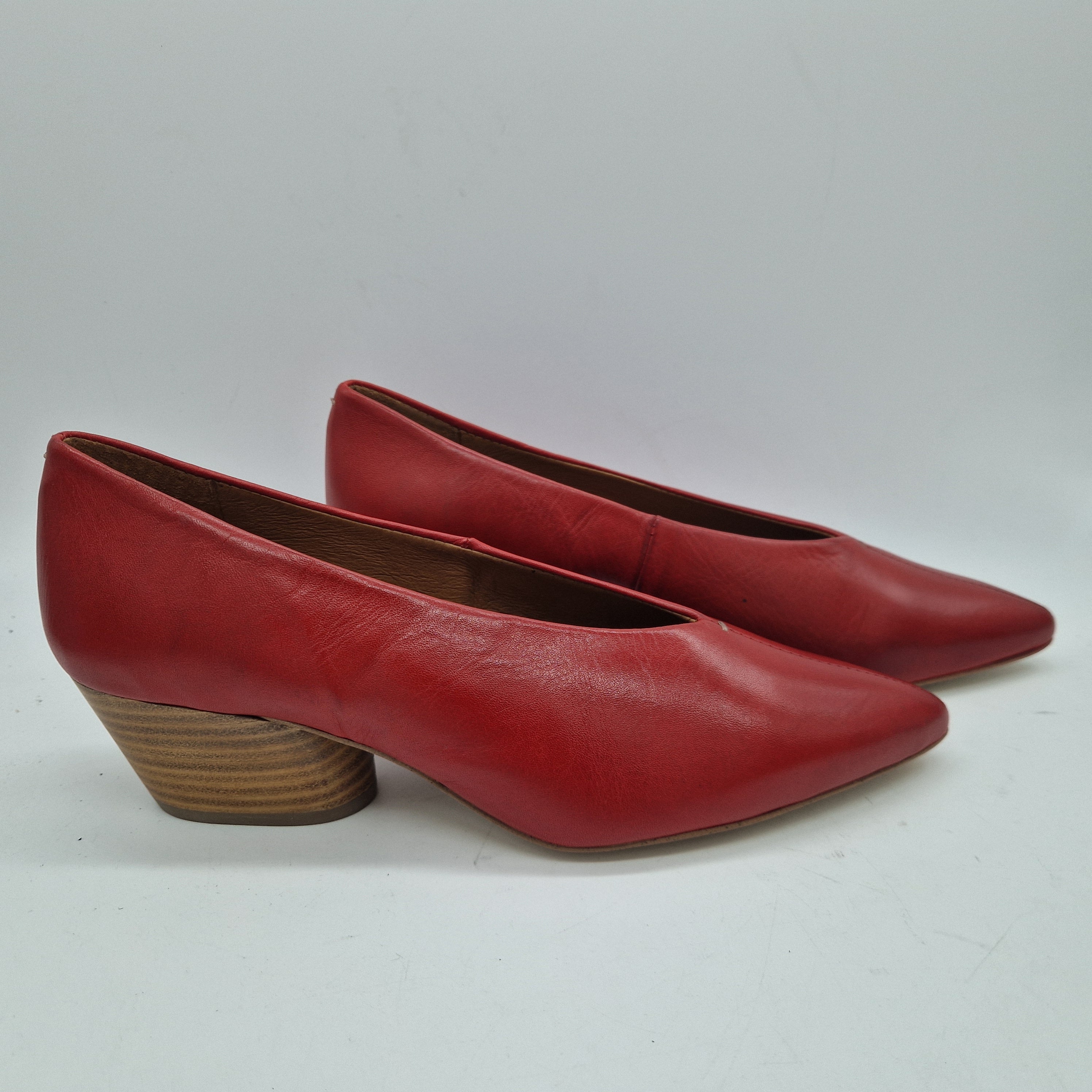 SALÓN EN PIEL ROJA - 72431