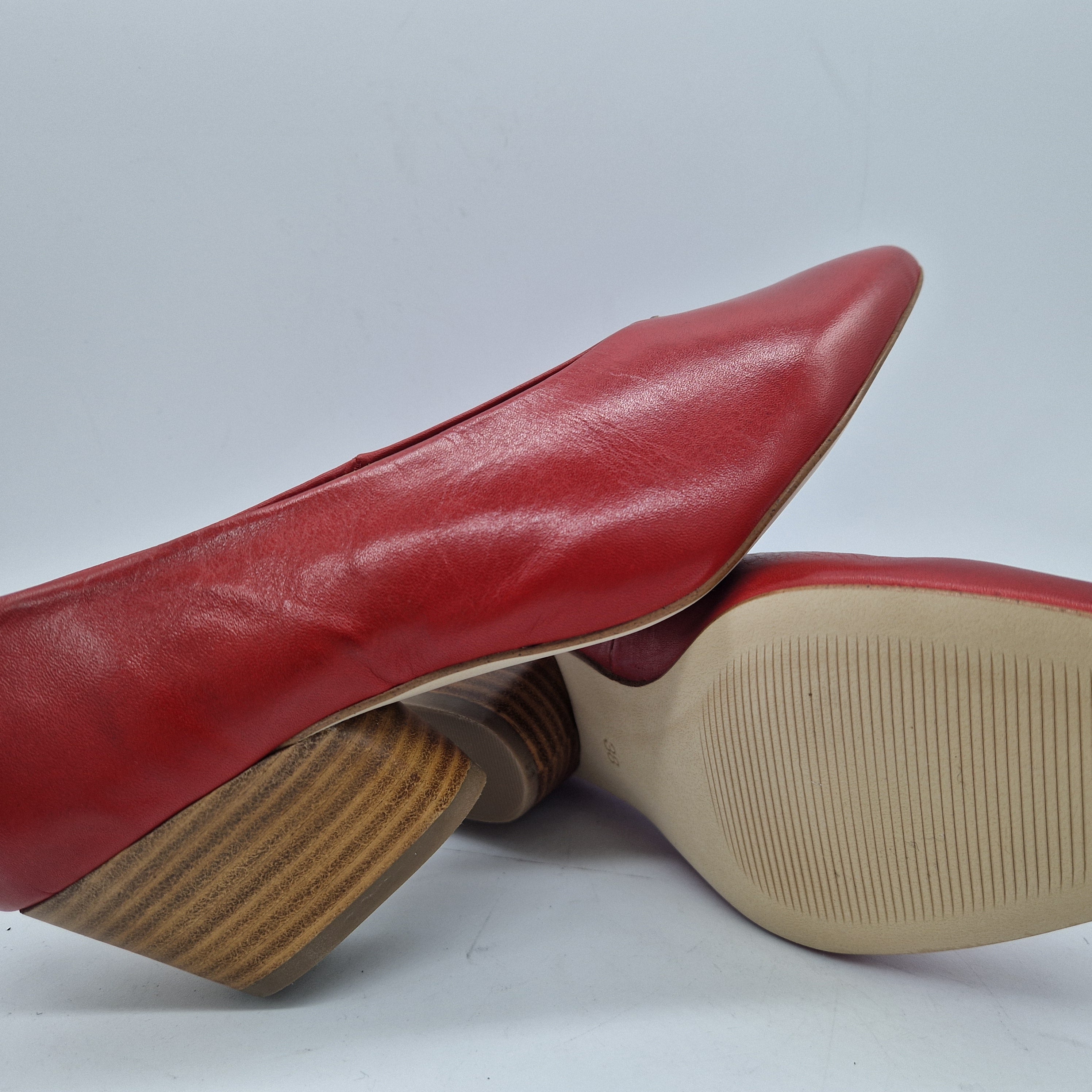 SALÓN EN PIEL ROJA - 72431