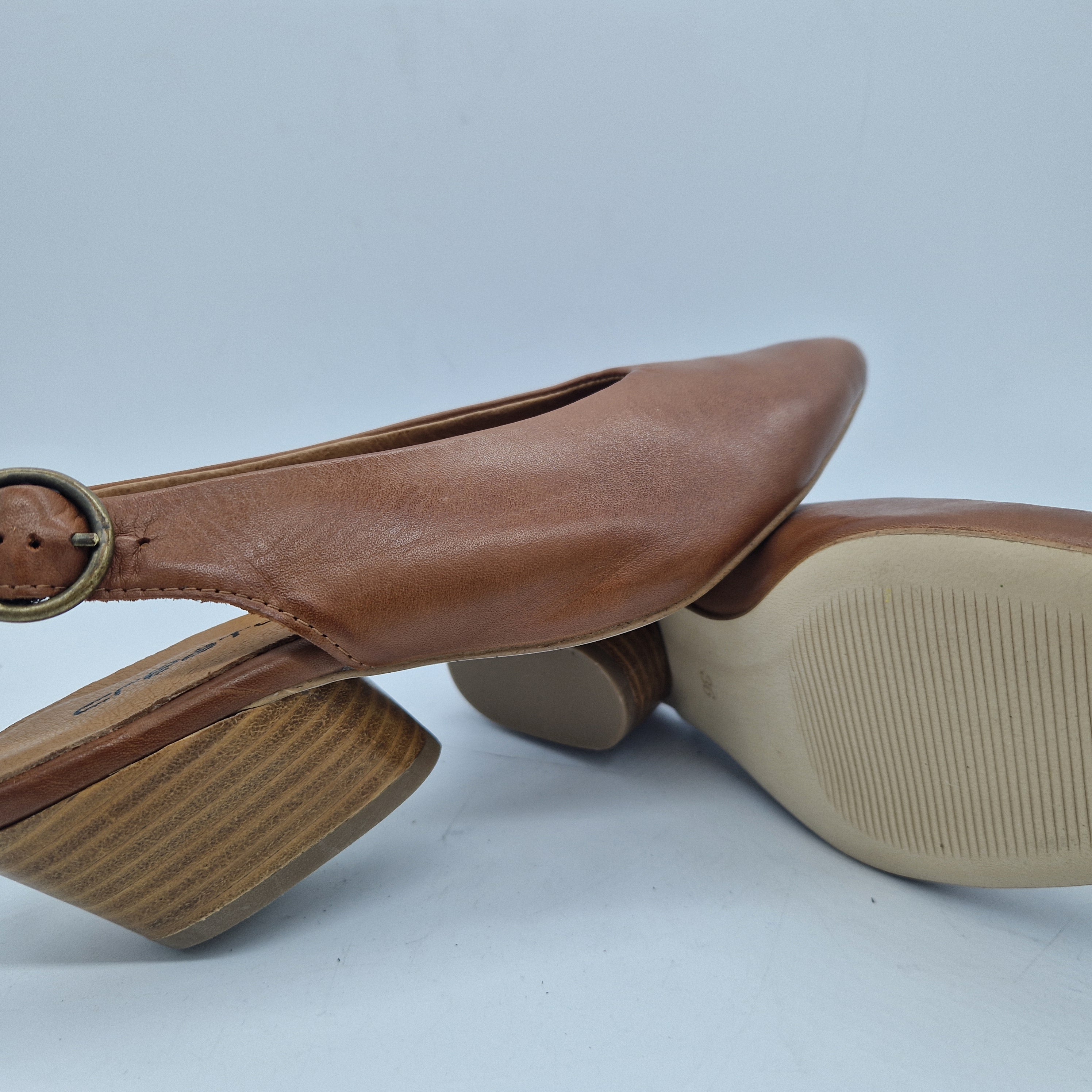 SALÓN EN PIEL CUERO - 72448