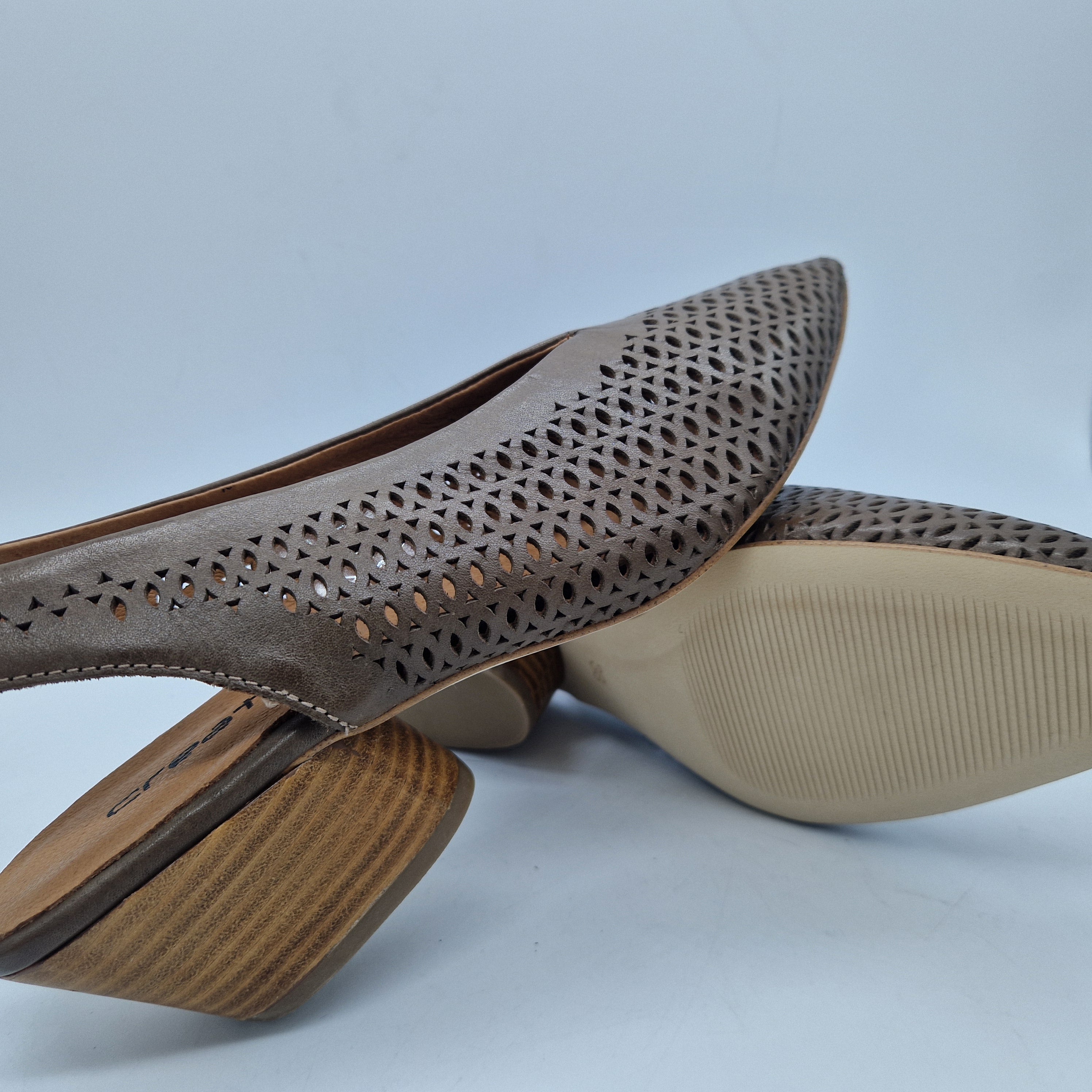 SALÓN TROQUELADO EN PIEL TAUPE - 72454