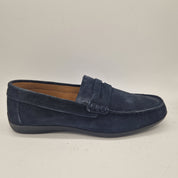 Mocasines KIOWA SERRAJE MARINO de IMAC SPA en color marino, con diseño elegante y textura de serraje, para un estilo cómodo y sofisticado.