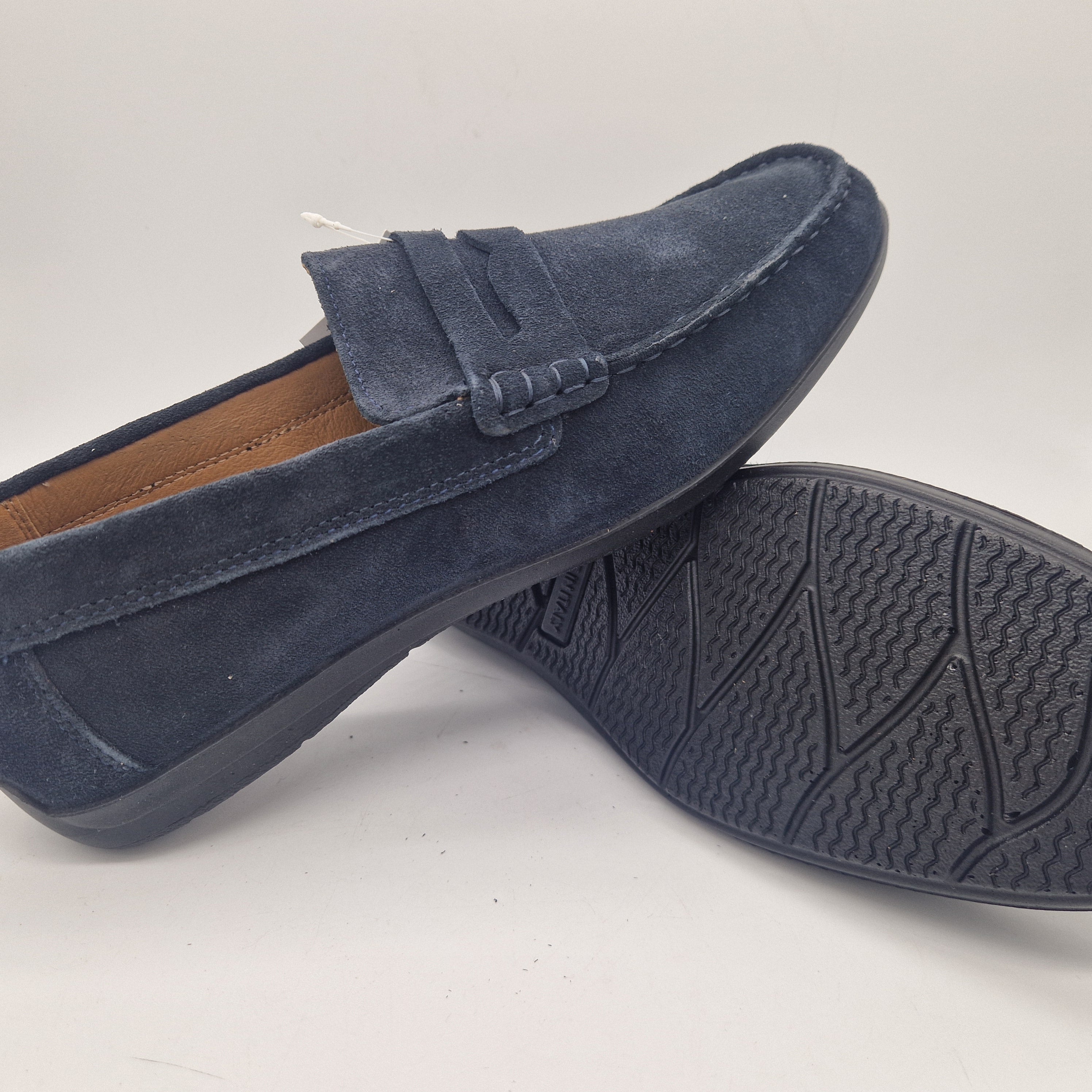 Mocasines KIOWA Serraje Marino de IMAC SPA, calzado masculino en cuero con acabado en color marrón marino.
