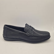 Mocasines KIOWA en piel negro de IMAC SPA, calzado elegante y cómodo para mujer, visible en la imagen.