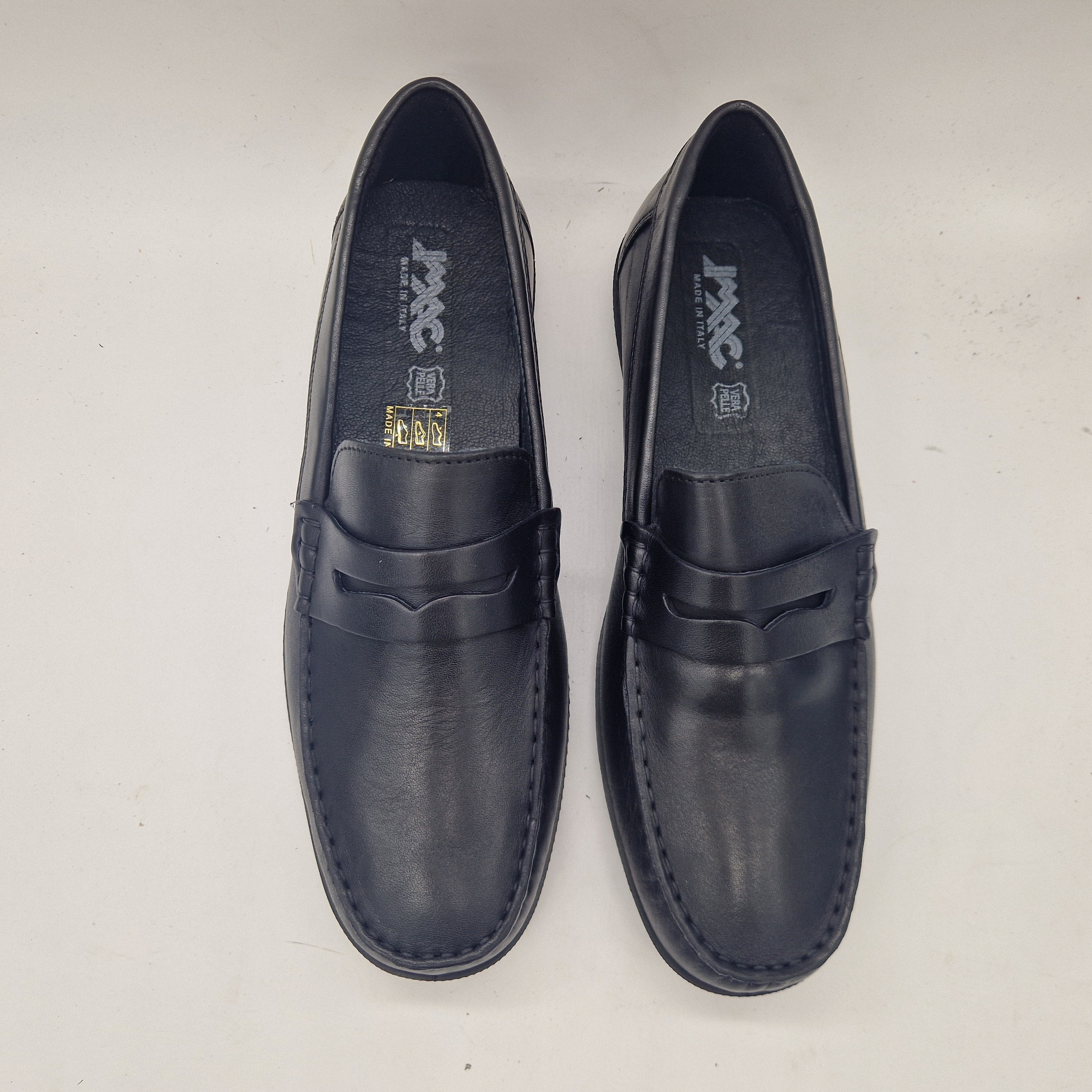 Mocasines de piel negros de la marca IMAC SPA, modelo Kiowa en imagen con diseño elegante y clásico.