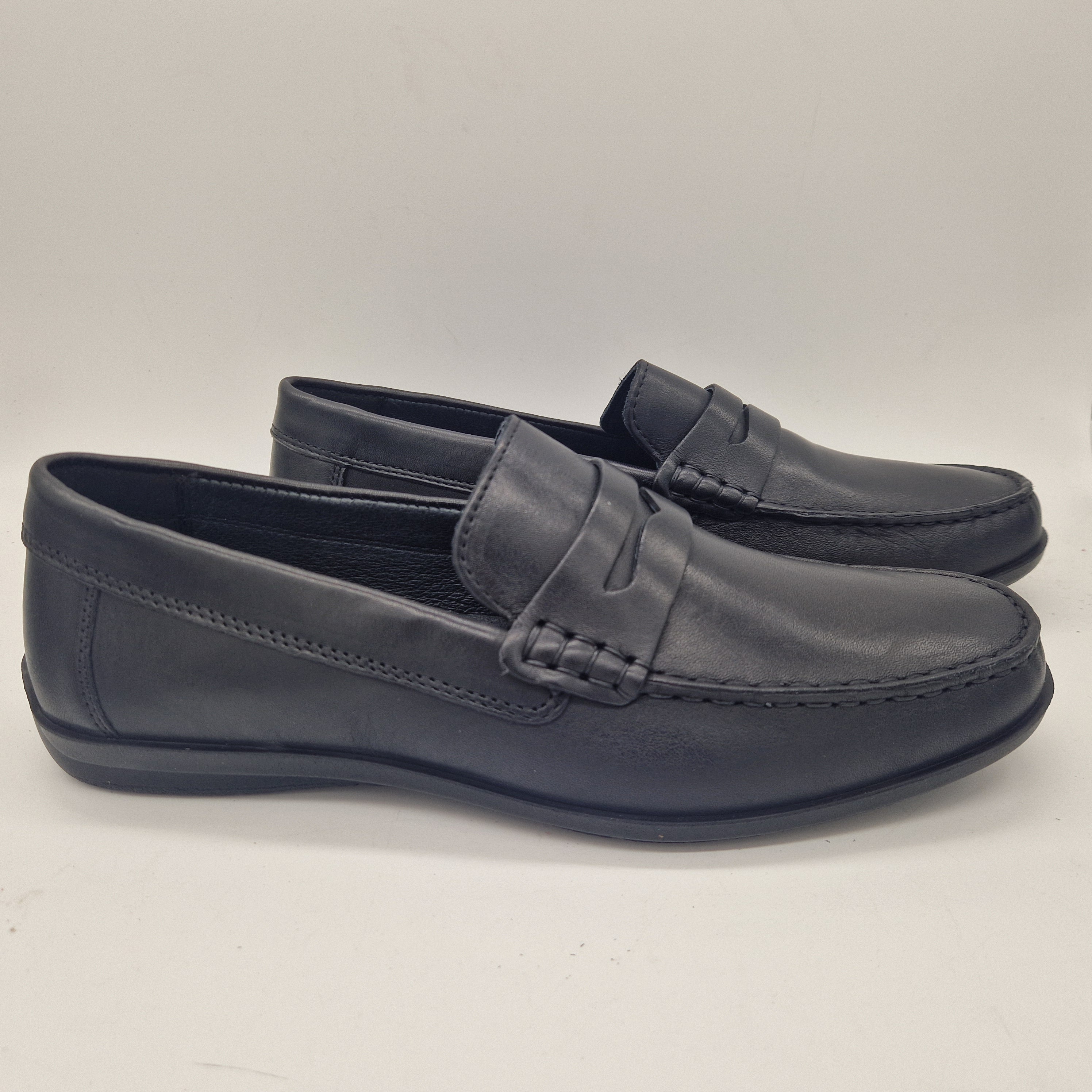 Mocasines negros de piel KIOWA en IMAC SPA, calzado elegante y cómodo para mujer, con diseño clásico y acabado suave.