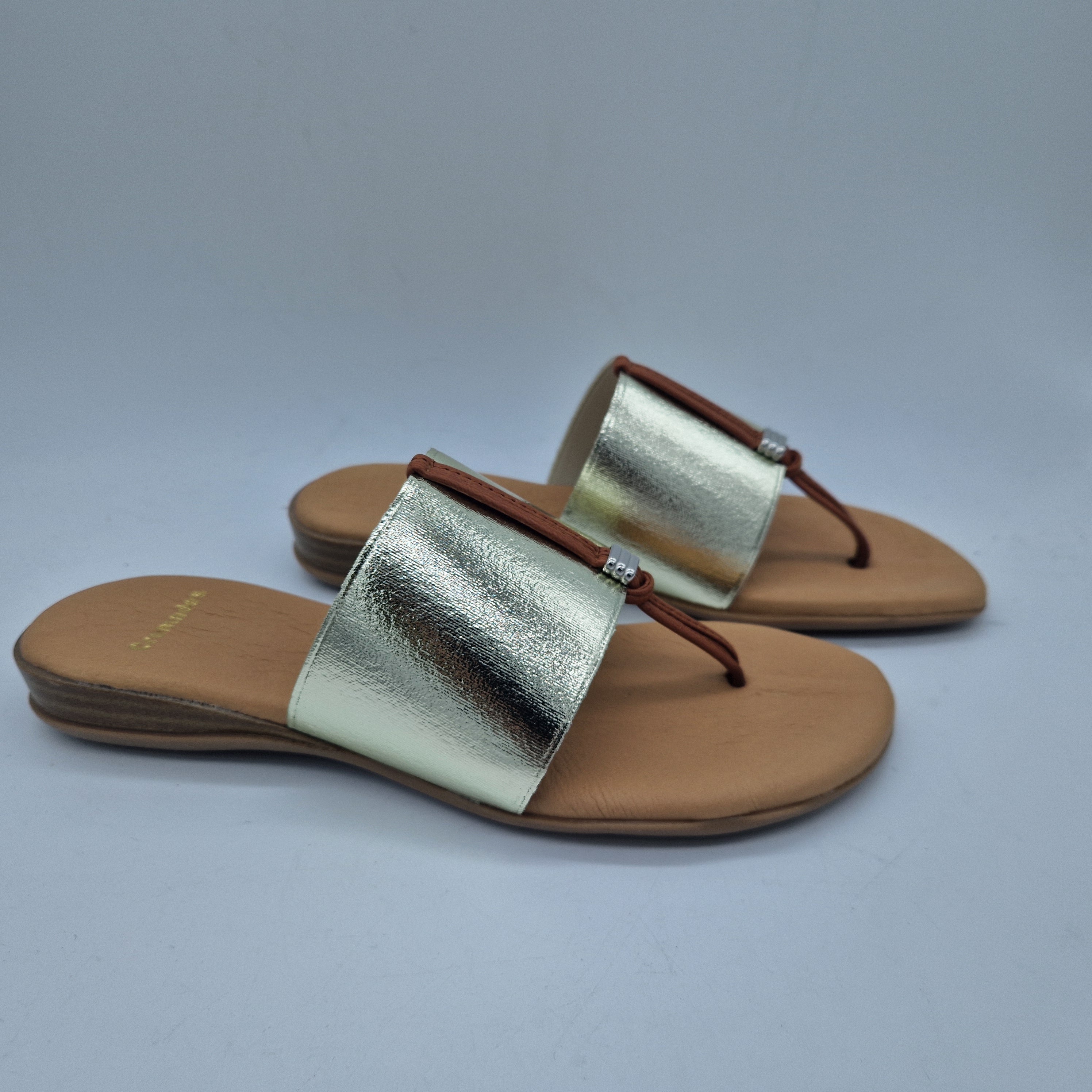 SANDALIA DE DEDO EN TEJIDO ELÁSTICO DORADO - 72556