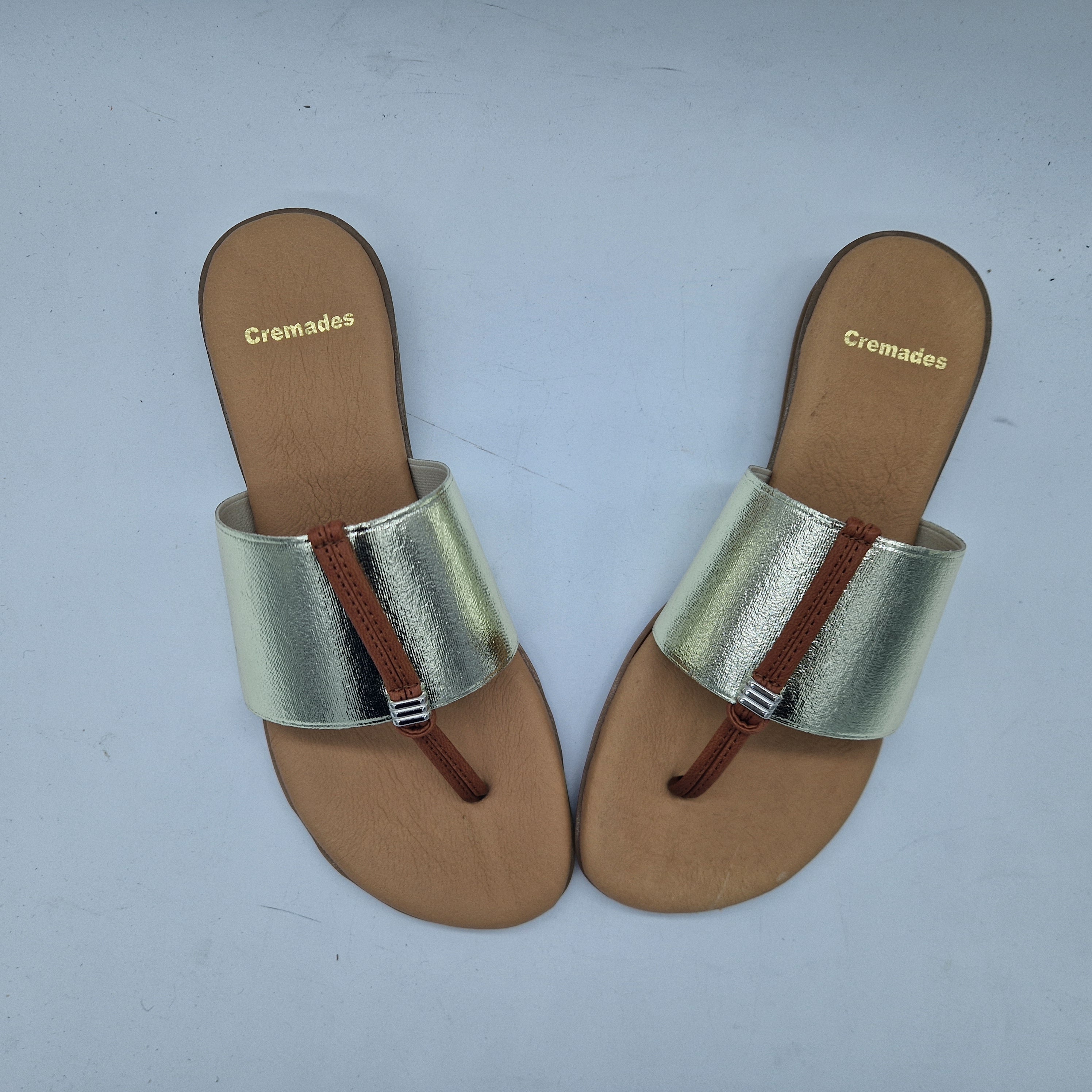 SANDALIA DE DEDO EN TEJIDO ELÁSTICO DORADO - 72556