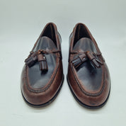 Mocasines marrón con borlas de piel de la marca Mocasines 1901, detalles elegantes en la parte superior del calzado.