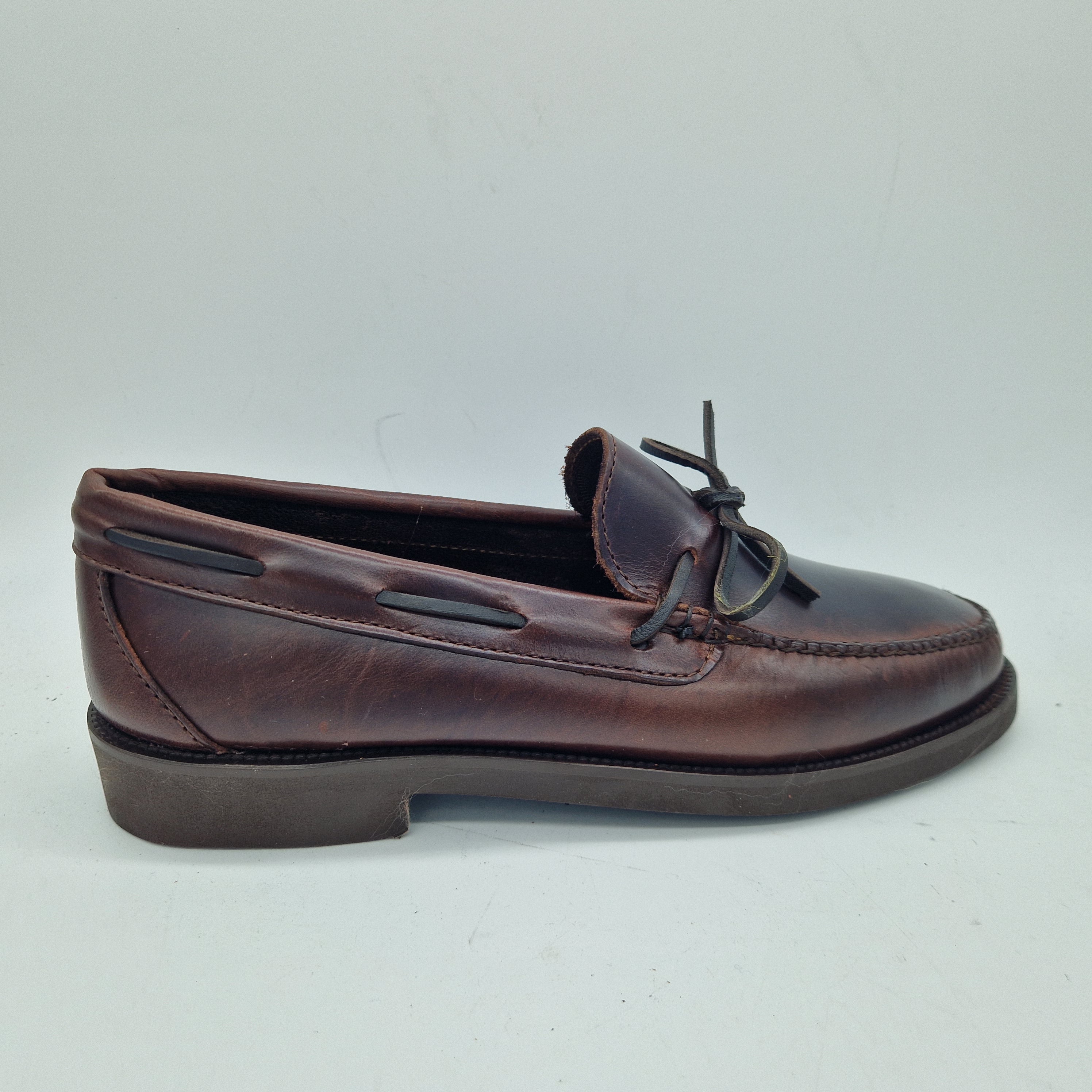 Mocasines Mocasines 1901 de lazo en piel marrón con botones, calzado elegante para hombre.