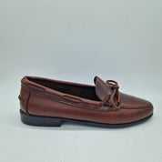 Mocasines de piel con lazo en cuero de la marca Mocasines 1901, estilo clásico y elegante para mujer.