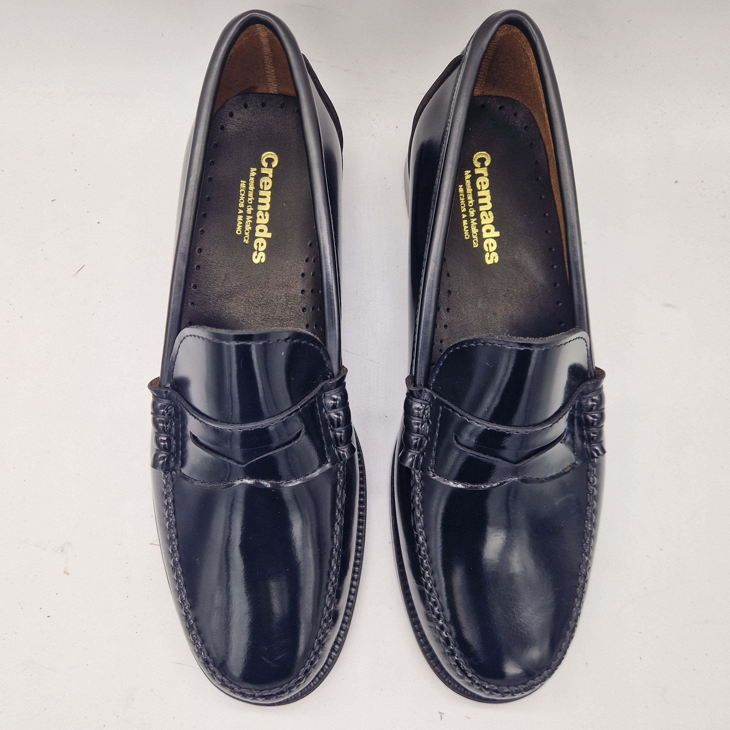 Mocasines negros de piel Castellano, marca Mocasines 1901, con diseño clásico y cómodo para uso diario.