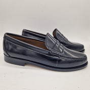 Mocasines negros de piel Castellano, estilo clásico, de la marca Mocasines 1901, con diseño elegante y cómodo.