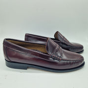 Mocasines Castellano piel burdeos de Mocasines 1901, con diseño clásico y suela de goma visible en la imagen.