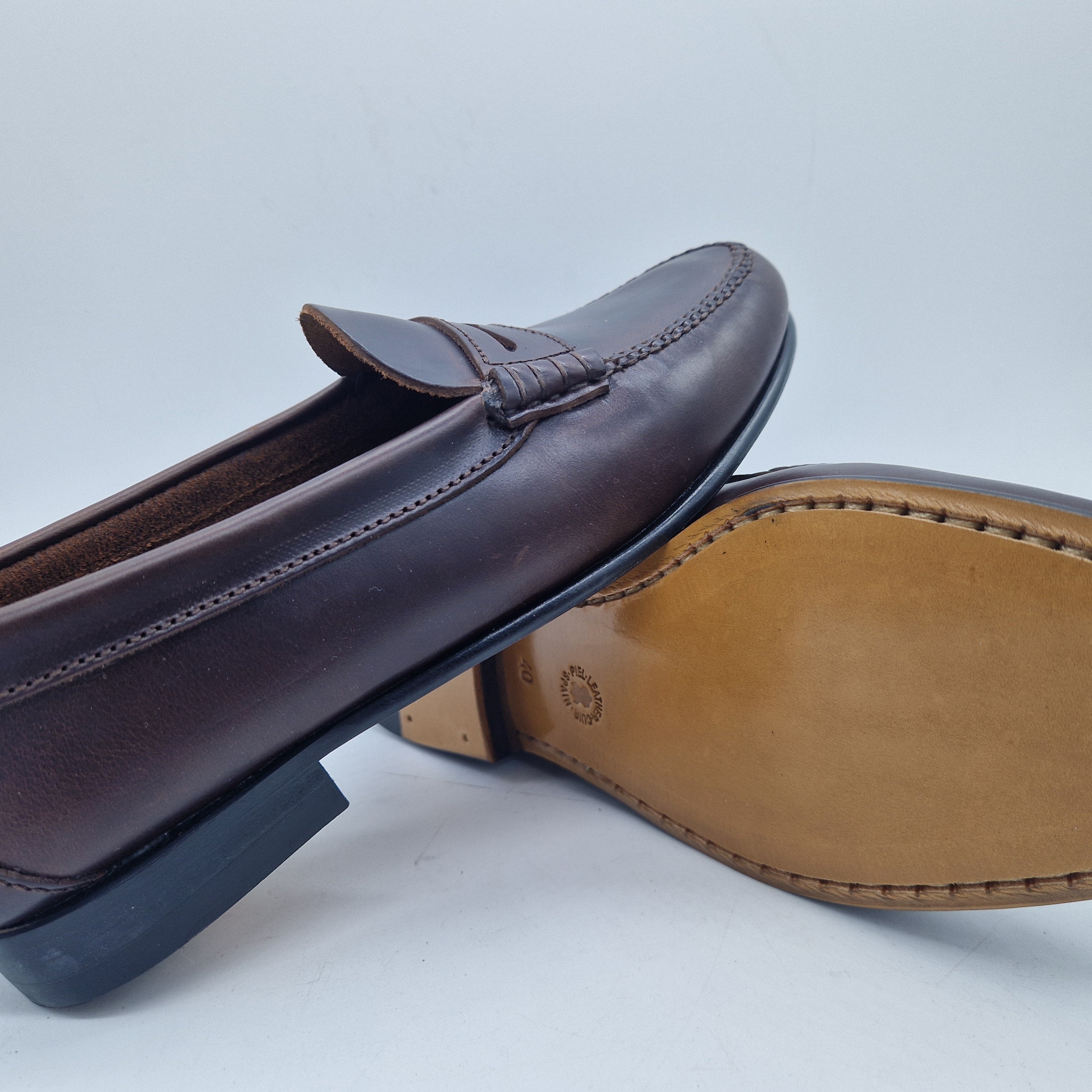 CASTELLANO DE ANTIFAZ EN PIEL ENGRASADA MARRÓN - 72709