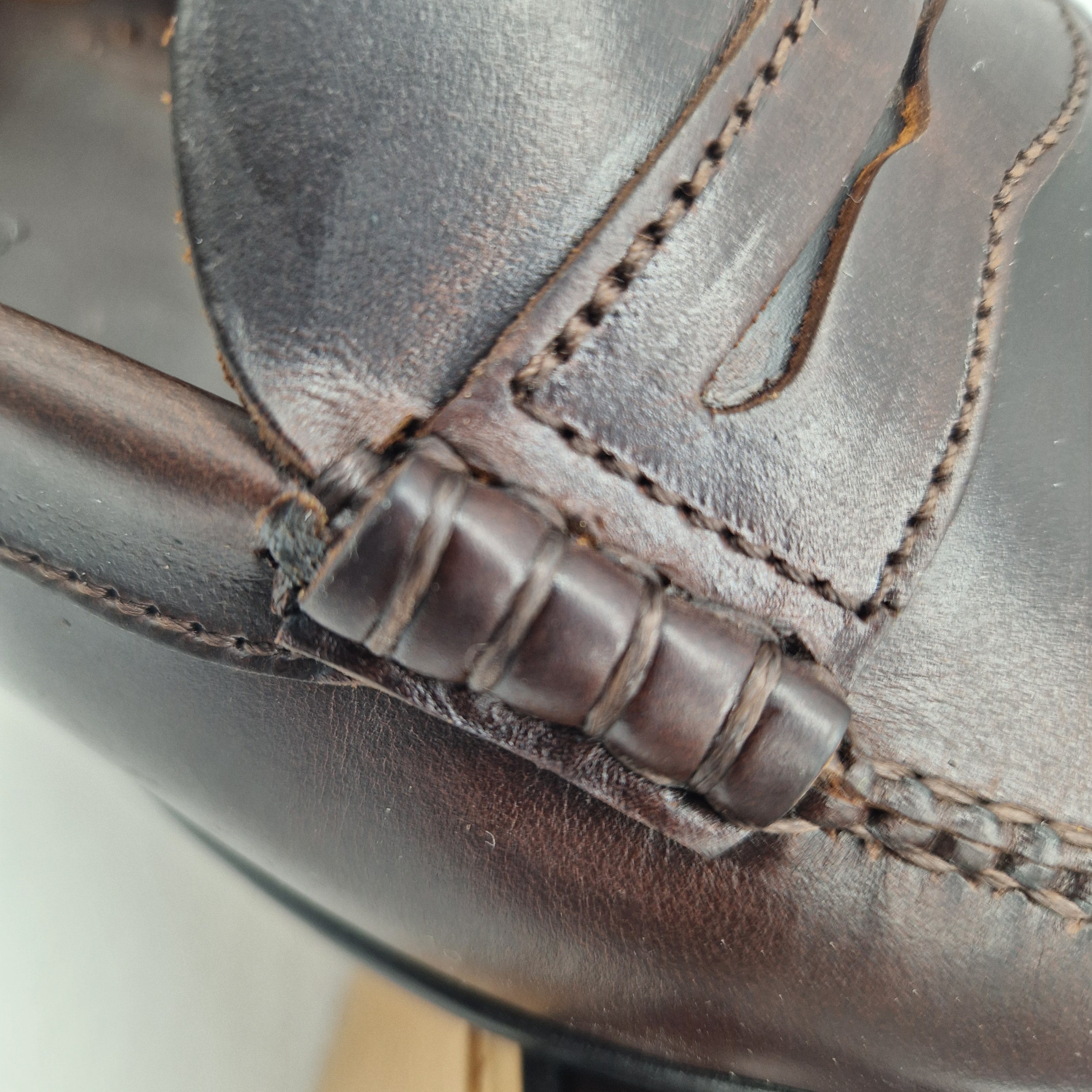 CASTELLANO DE ANTIFAZ EN PIEL ENGRASADA MARRÓN - 72709