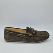 Mocasines Peachfor Kiowa de lazo en serraje kaki, calzado cómodo y elegante para mujer con detalles en lazo.