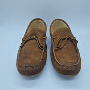 Mocasines Peachtfor Kiowa en serraje de cuero en color natural, con suela y diseño clásico, en primer plano.