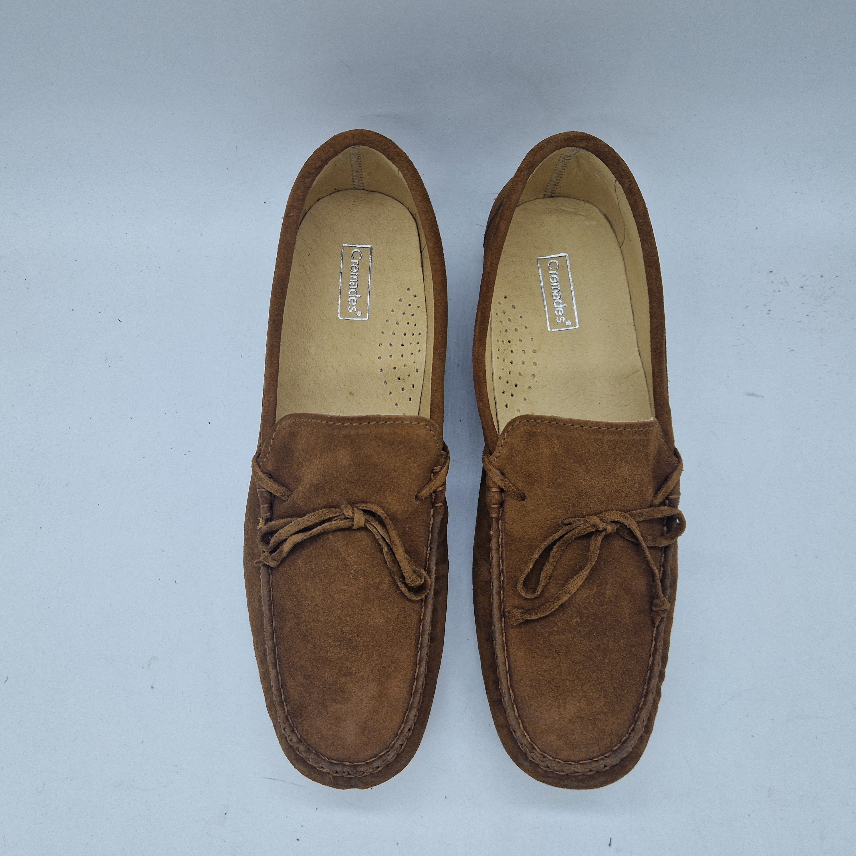 Mocasines Peachfor Kiowa en serraje de cuero en color natural, con suela de goma y diseño clásico para mujer.
