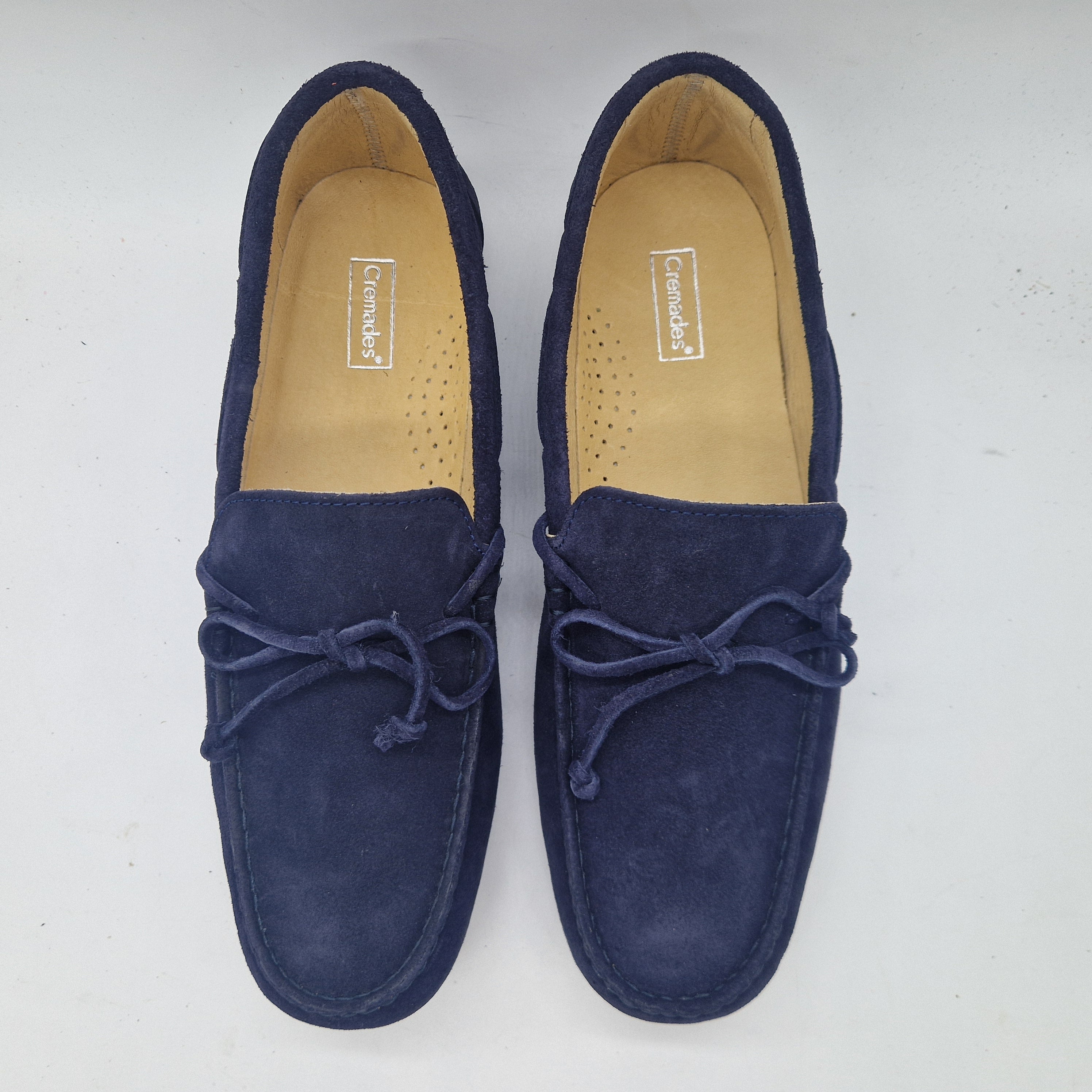 Mocasines Peachfor KIOWA en serraje marino, con diseño elegante y cómodo, visible en la imagen con detalles en color marino.