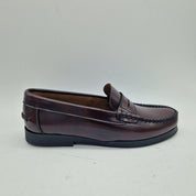 Mocasines Castellano con antifaz en piel burdeos de Calzados Cremades, calzado elegante y cómodo para mujer.