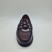 Mocasines Calzados Cremades en piel burdeos con antifaz, estilo elegante y cómodo para ocasiones formales y casuales.
