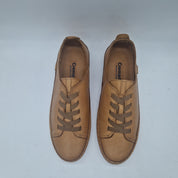 Deportivos de piel color cuero de Calzados Cremades, calzado deportivo hombre con diseño elegante y cómodo.