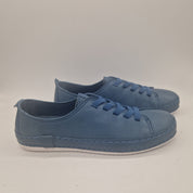 Deportivos en piel azul marino de Calzados Cremades, calzado deportivo con diseño cómodo y moderno para hombres.