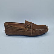 Mocasines de cuero en serraje Calzados Cremades, estilo clásico y cómodo para uso diario en color natural.