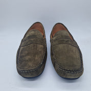 Mocasines Kiowa en serraje kaki de Calzados Cremades, estilo clásico y cómodo para uso diario.