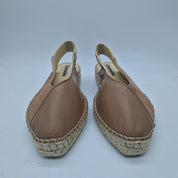Zapatos salón destalonado en piel y ante color camel de la marca SALVI, con diseño elegante y cómodo.