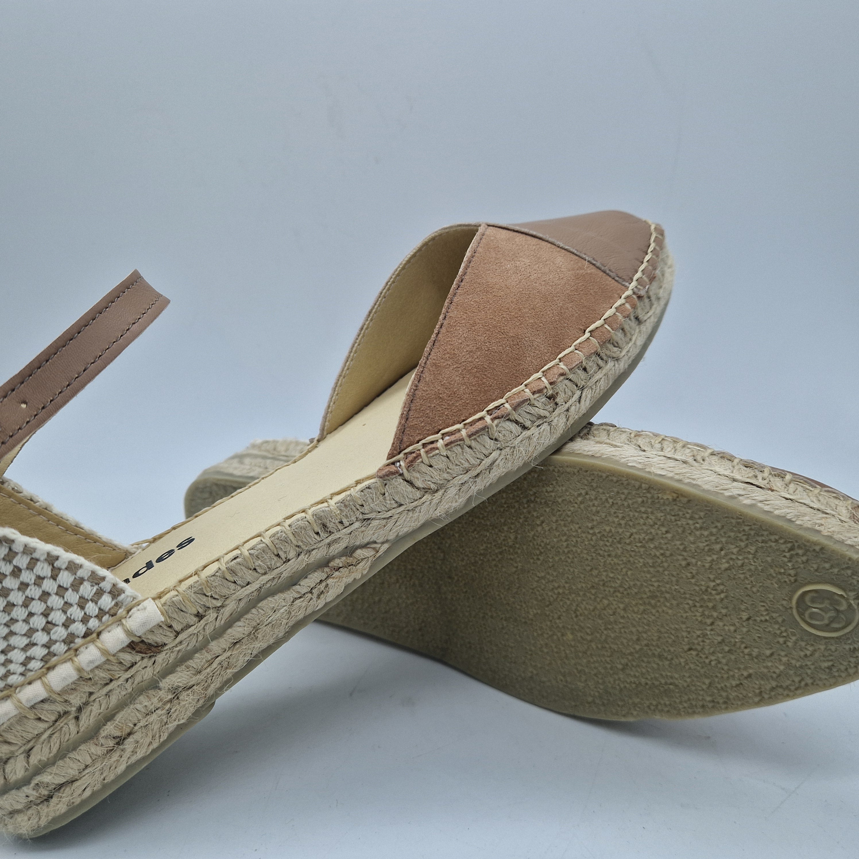 SANDALIA EN PIEL Y ANTE CAMEL - 73091