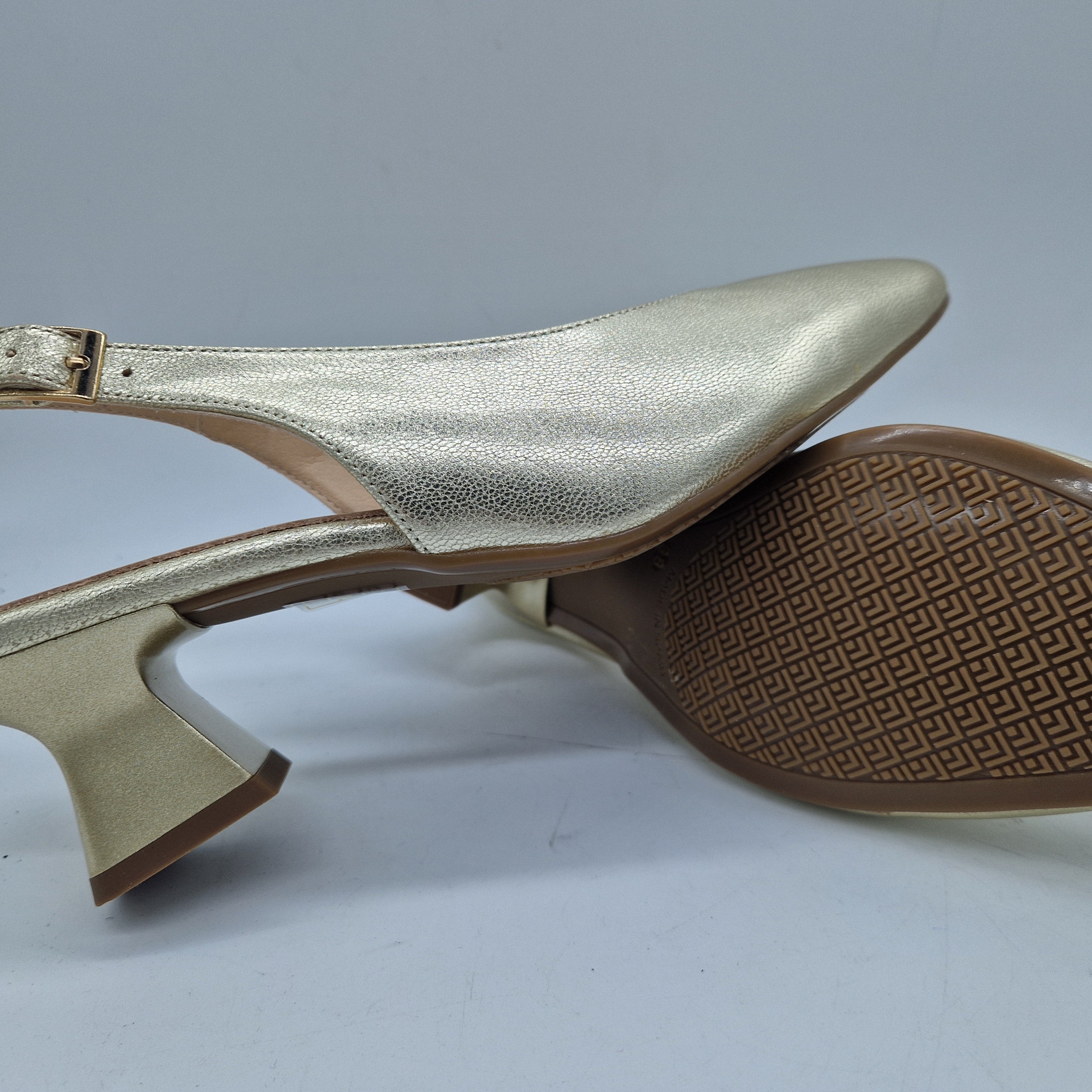 SALÓN EN PIEL TONO ORO - 73130