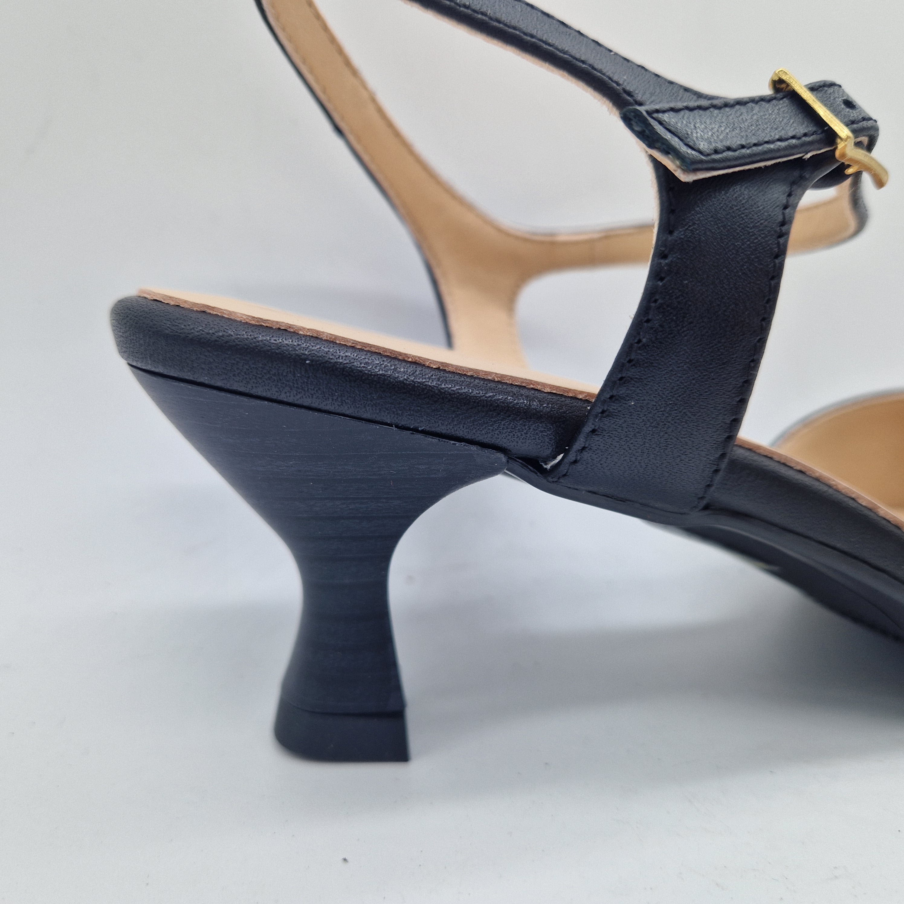 SALÓN DESTALONADO EN PIEL NEGRA - 73139