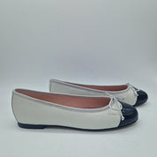 BAILARINA EN PIEL BLANCO SUCIO Y PUNTERA NEGRO - 73359