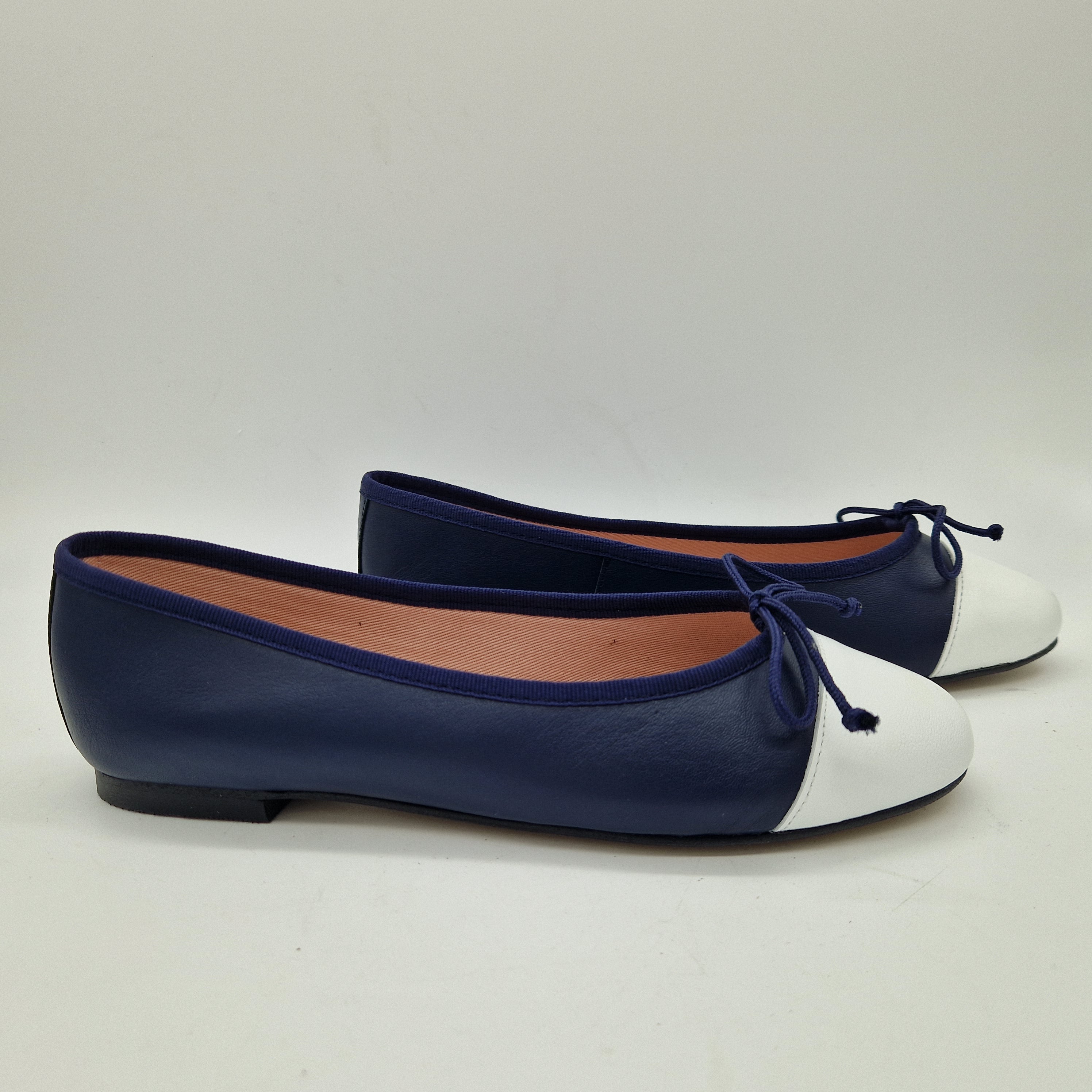 BAILARINA EN PIEL MARINO Y PUNTERA BLANCA - 73361