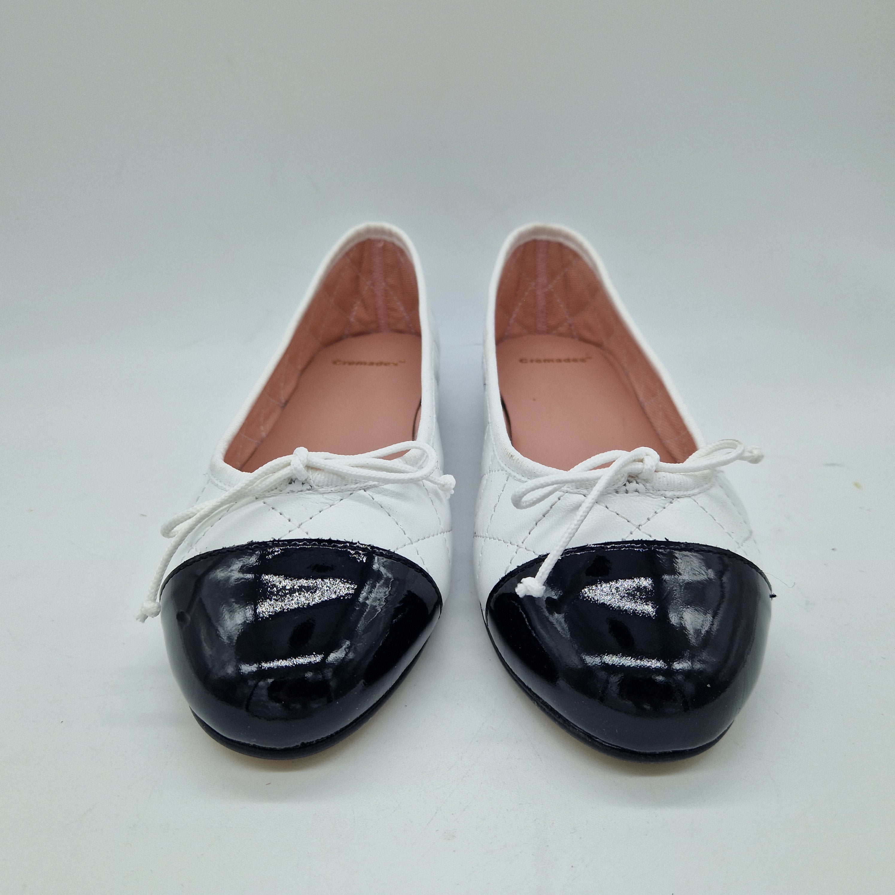 BAILARINA EN PIEL BLANCA Y PUNTERA EN CHAROL NEGRO - 73374