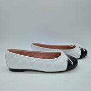 BAILARINA EN PIEL BLANCA Y PUNTERA EN CHAROL NEGRO - 73374